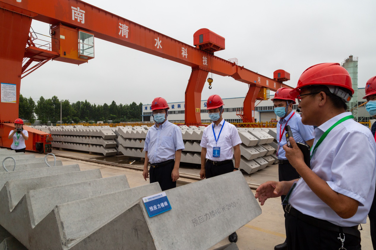 由集团公司协办的全省建筑业转型发展现场会在新乡召开